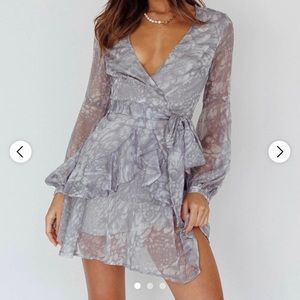 Selfie gray dress